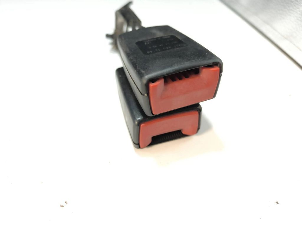 Mercedes-Benz E220 W211 2003 Rear seat belt center buckle A2118600269 