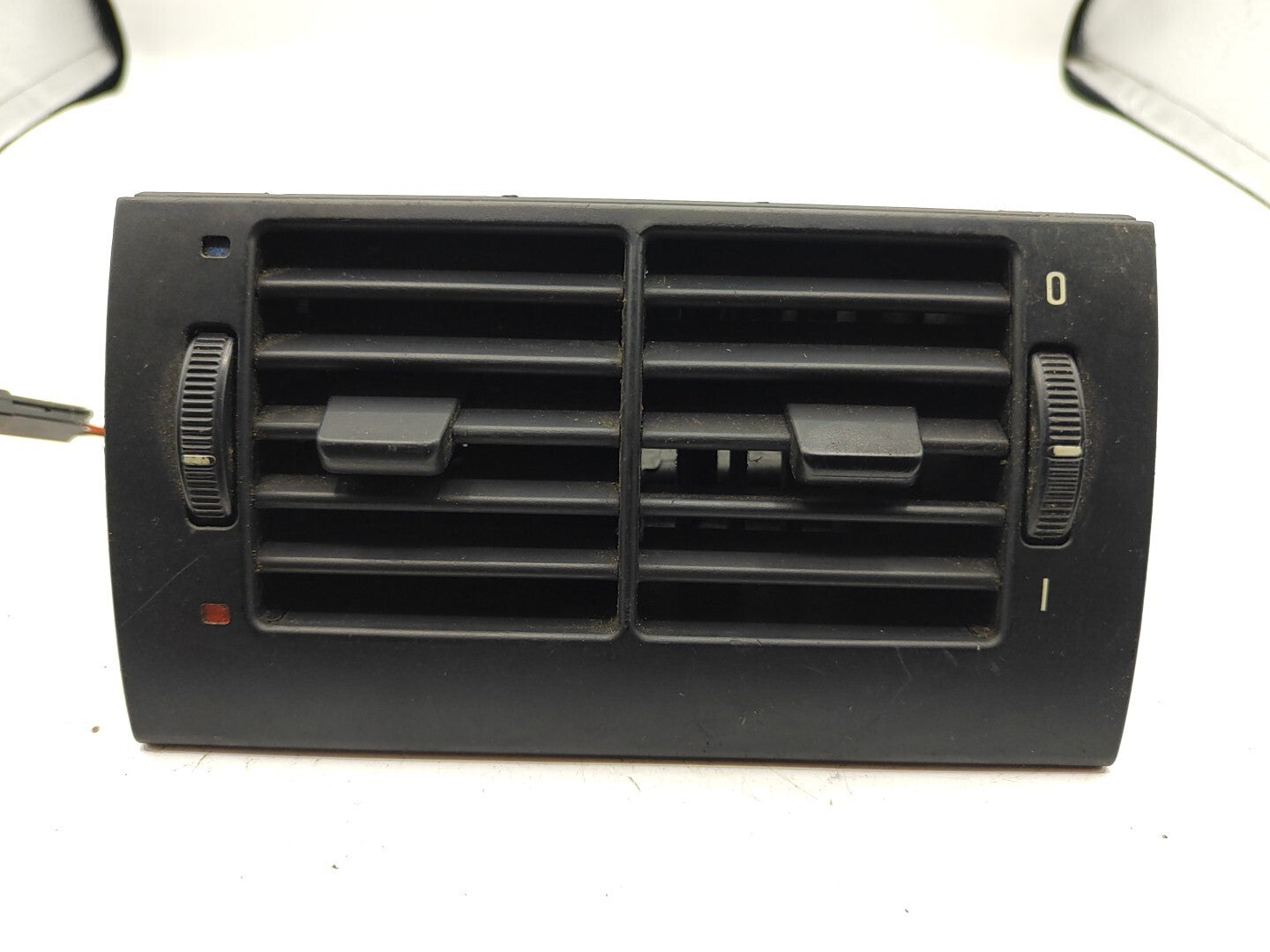 BMW 5 SERIES E39 530D 142kW Estate 2000 Rear Center Console Air Vent 8376150