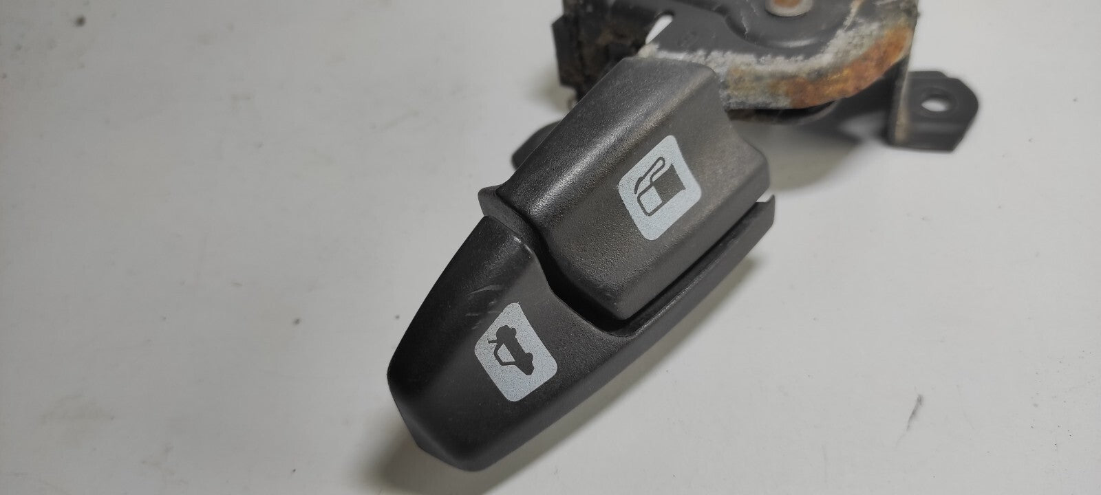 Alfa Romeo 156 2.4JTD 2005 LHD Trunk/ Boot/ Fuel Cap Release Handle