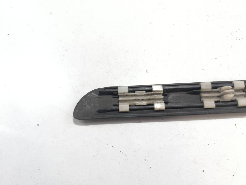 BMW 3 E46 2001 fender trim molding 8208447 