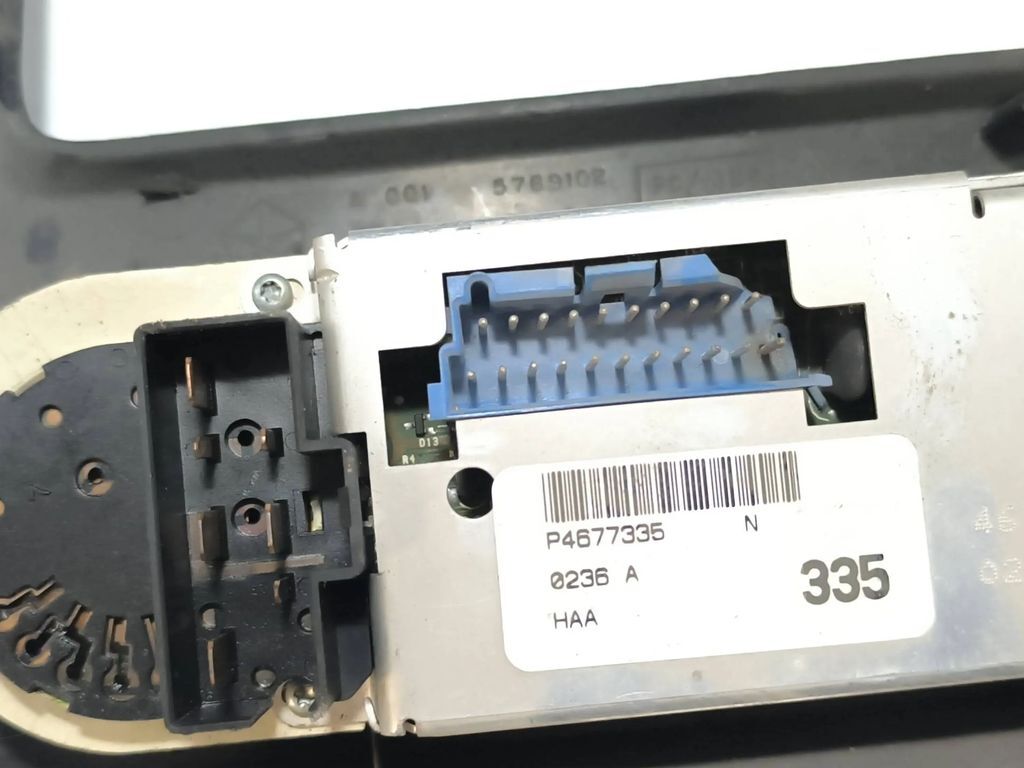 Chrysler Voyager 3.8i 1998 AC Climate control unit module P4677335 
