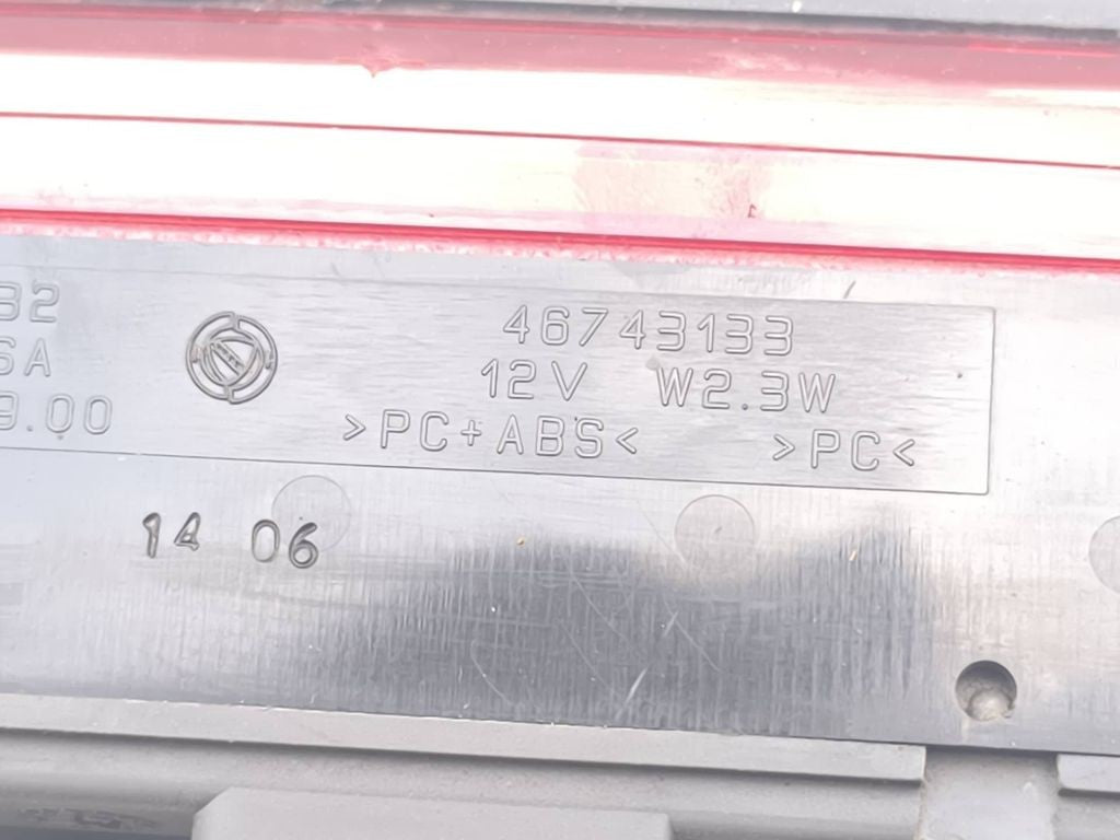 Alfa Romeo 147 2005 Third brake center stop light 46743133 