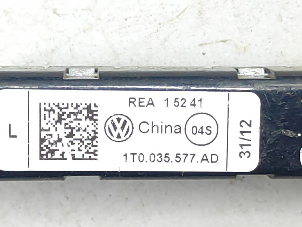 Volkswagen Touran II 2012 Aerial antenna amplifier 1T0035577AD 