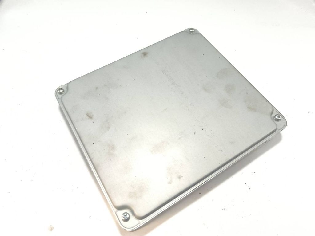 Toyota Avensis T250 2008 8966105A52 Engine control unit module ECU 