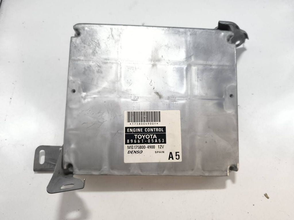 Toyota Avensis T250 2003 8966105A53 Engine control unit module ECU 