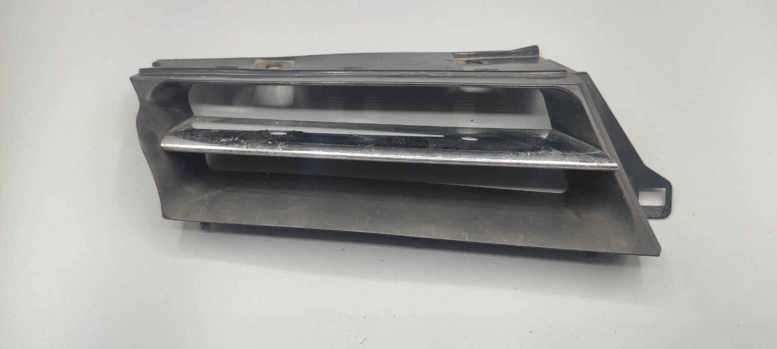 Alfa Romeo 156 SW 2.4JTD 110kW 2002 Front Right Upper Bumper Grill 156017391