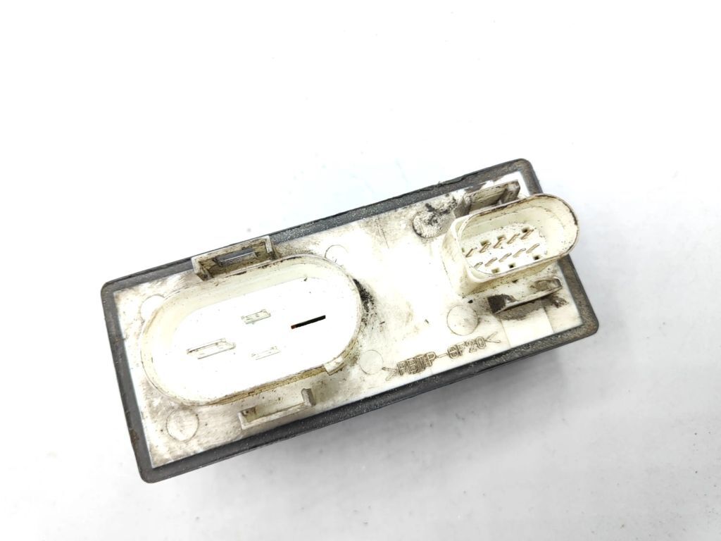 Volkswagen Golf III 1995 Radiator Coolant fan relay 357919506A 