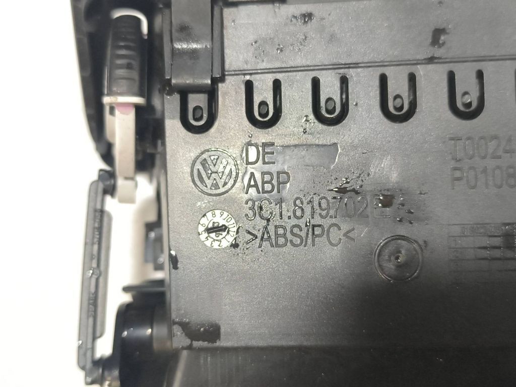 Volkswagen PASSAT B6 2008 dashboard side air vent grill trim 3C1819702 