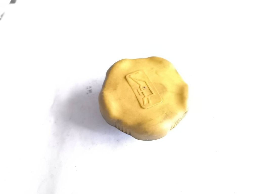 Alfa Romeo 147 1.9JTD 85kW 8V 2005 Diesel Engine oil filler cap 