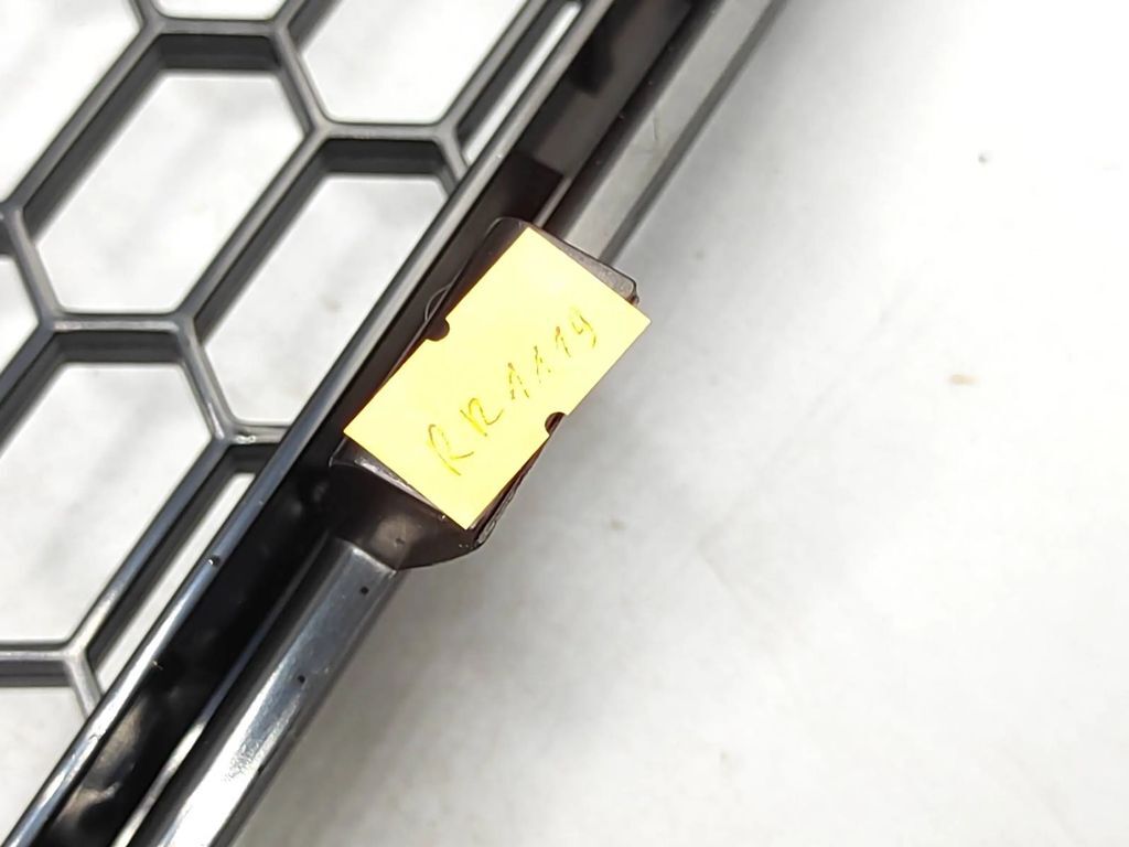 Alfa Romeo 159 2.4JTDm 147kW Saloon 2006 Front right bumper lower grill 