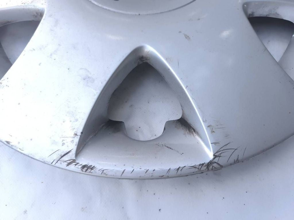 Nissan Almera N16 2003 R16 wheel hub cap trim 40315AV610 