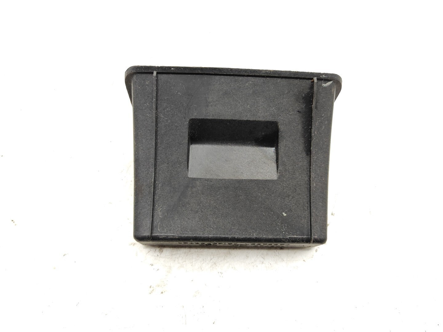 Alfa Romeo 159 1.9JTDm 88kW 2008 LHD Rear Center Console Ashtray LS376674