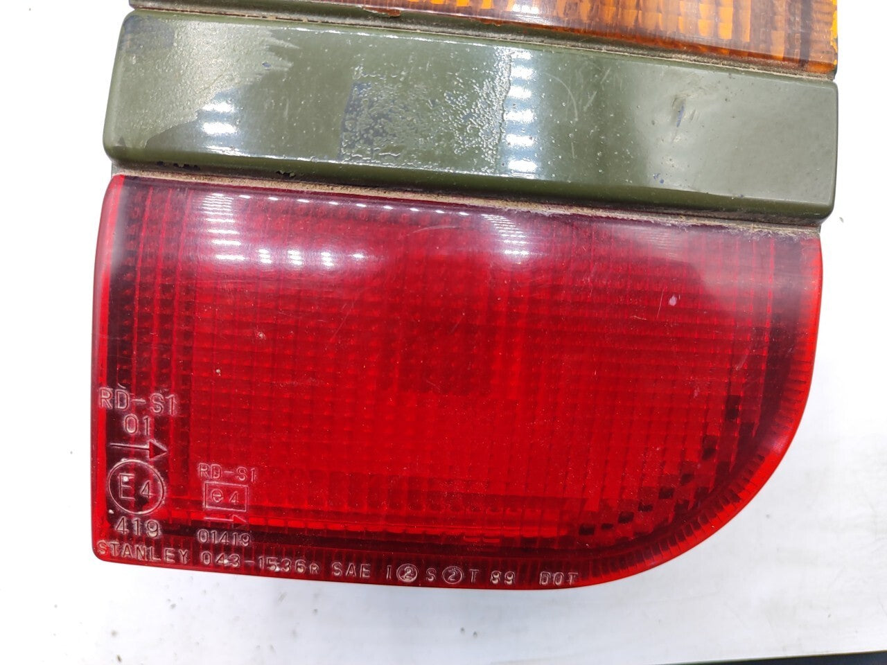 Mitsubishi Space Wagon 1997 LHD Rear Right Taillight Light 0431536R