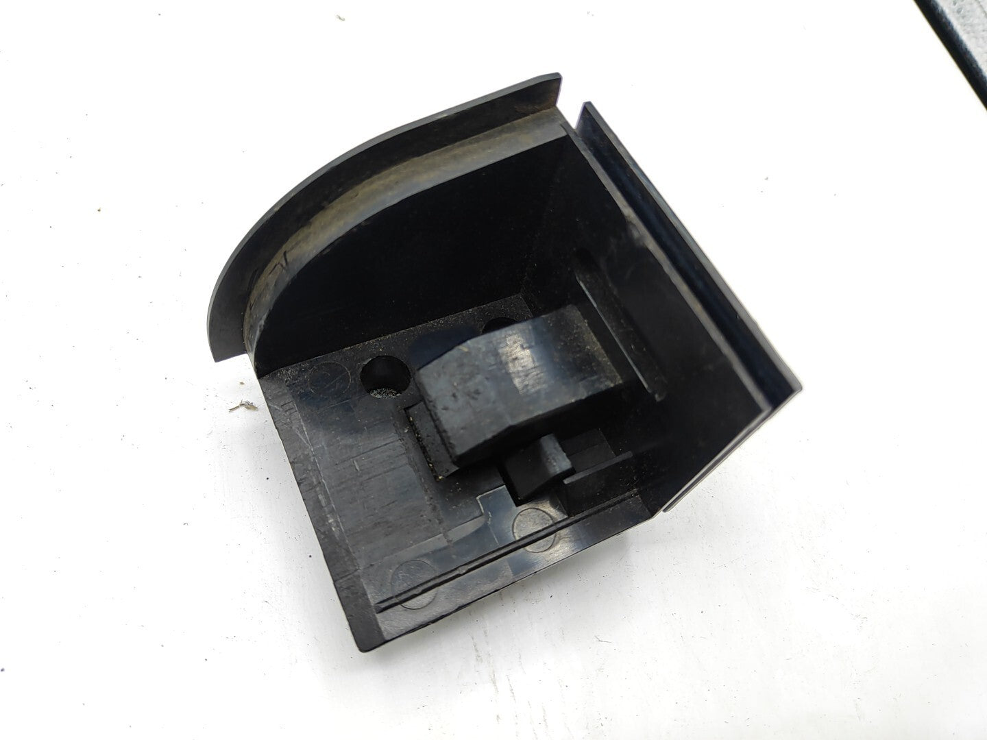 BMW 5 Series E61 530D 170kW 2006 Rear left Parcel Shelf Bracket 7160589