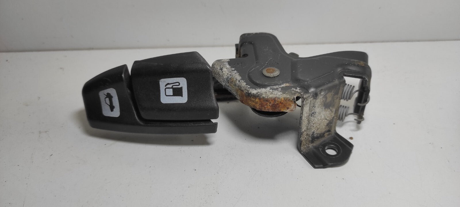 Alfa Romeo 156 2.4JTD 2005 LHD Trunk/ Boot/ Fuel Cap Release Handle