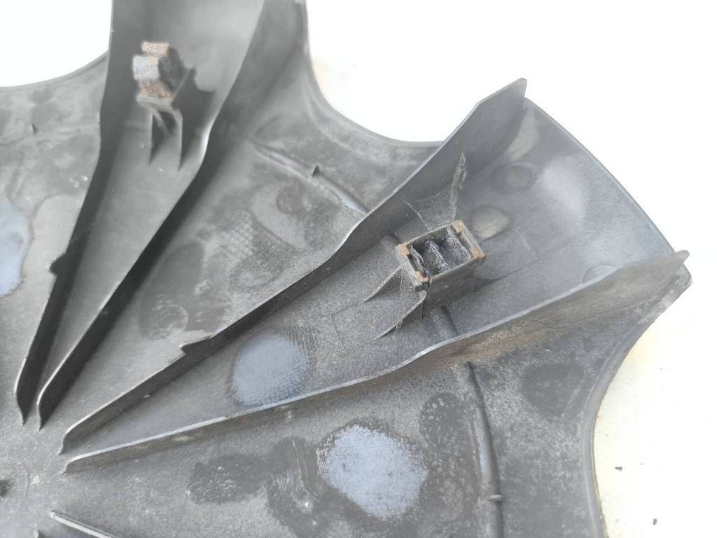 Volkswagen PASSAT B4 1995 R14 wheel hub cap trim 357601147A 