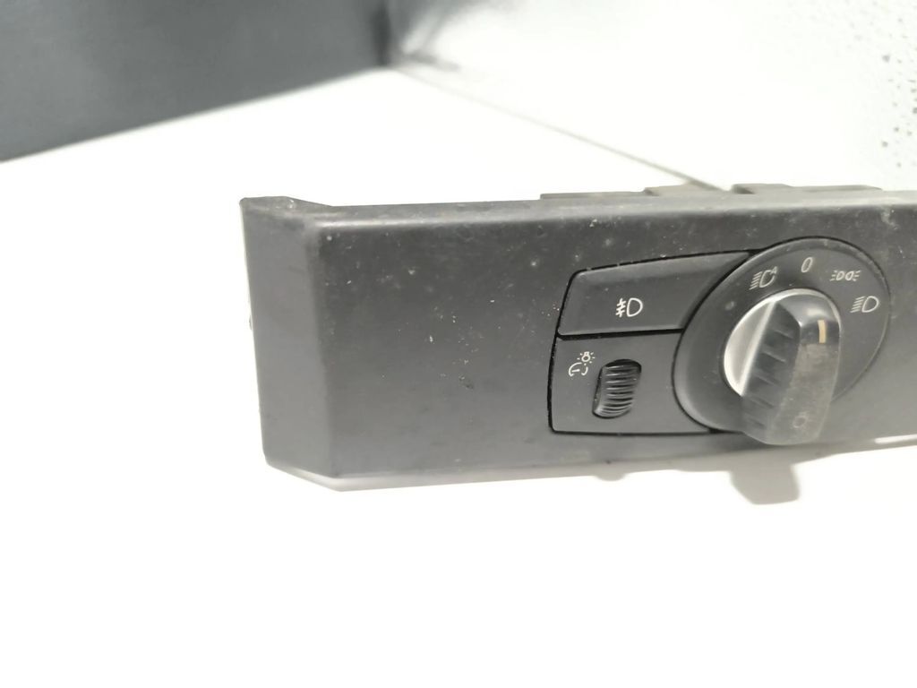 BMW 530 Series E60 E61 2007 HeadLight switch button 6988553 