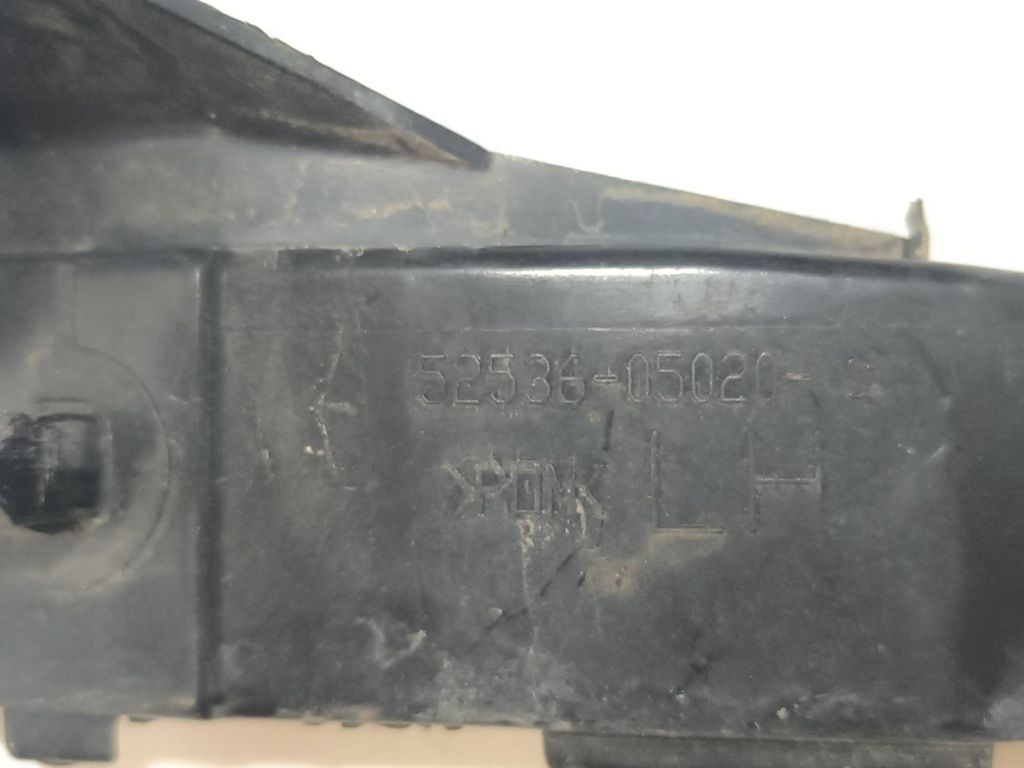 Toyota Avensis T250 2.2D-CAT 2006 Front left bumper mounting bracket 