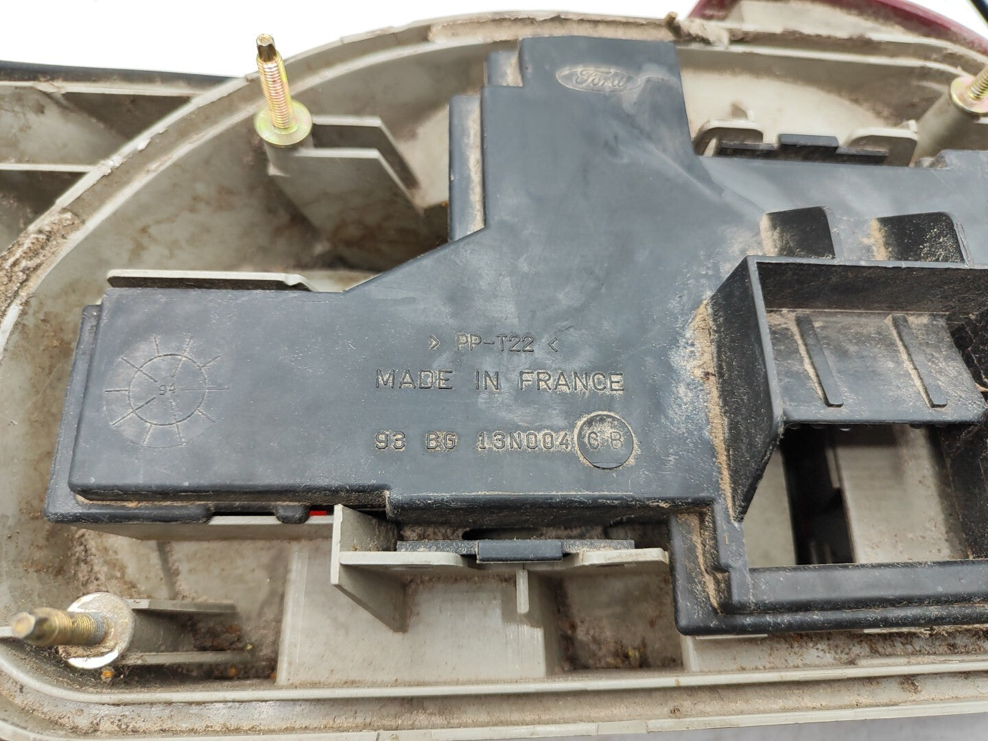 Ford Mondeo Hatchback 1995 Rear Right Side Taillight Lamp Light 93BG13N004