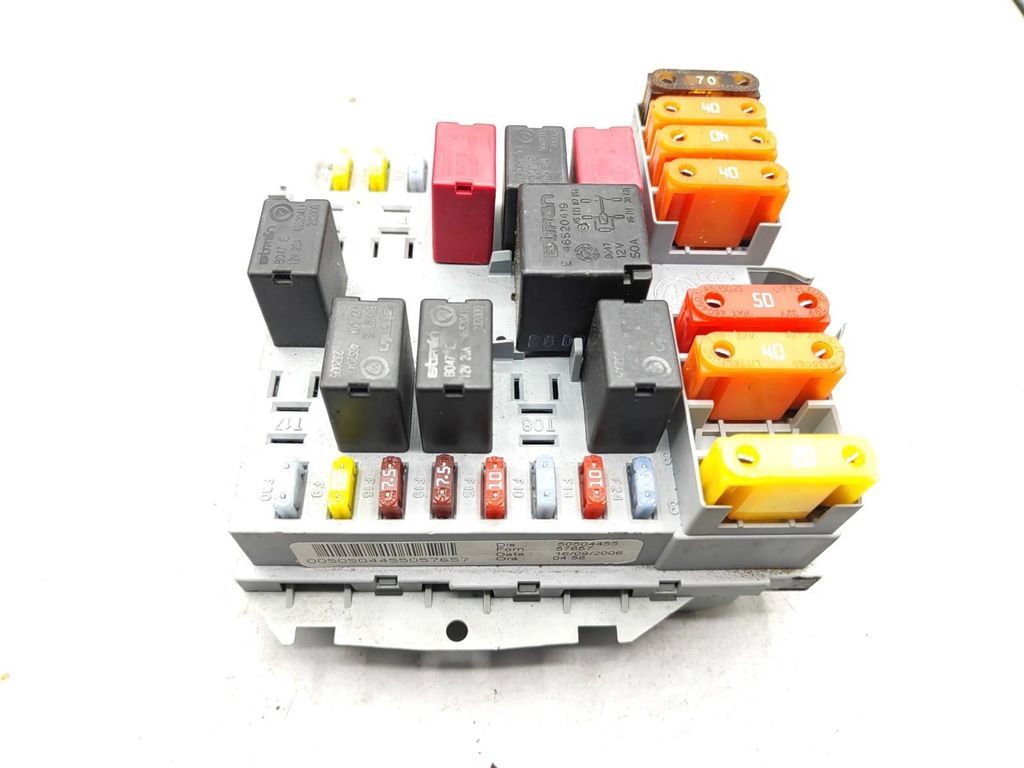 Alfa Romeo 159 2.4JTDm Diesel 2008 Fuse box unit module 50504455 