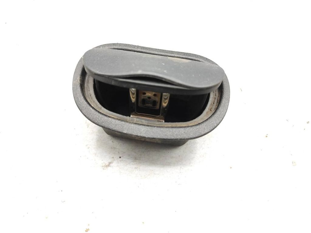 Alfa Romeo 147 1.9JTD 88kW 8V FL 2007 Rear door ashtray 