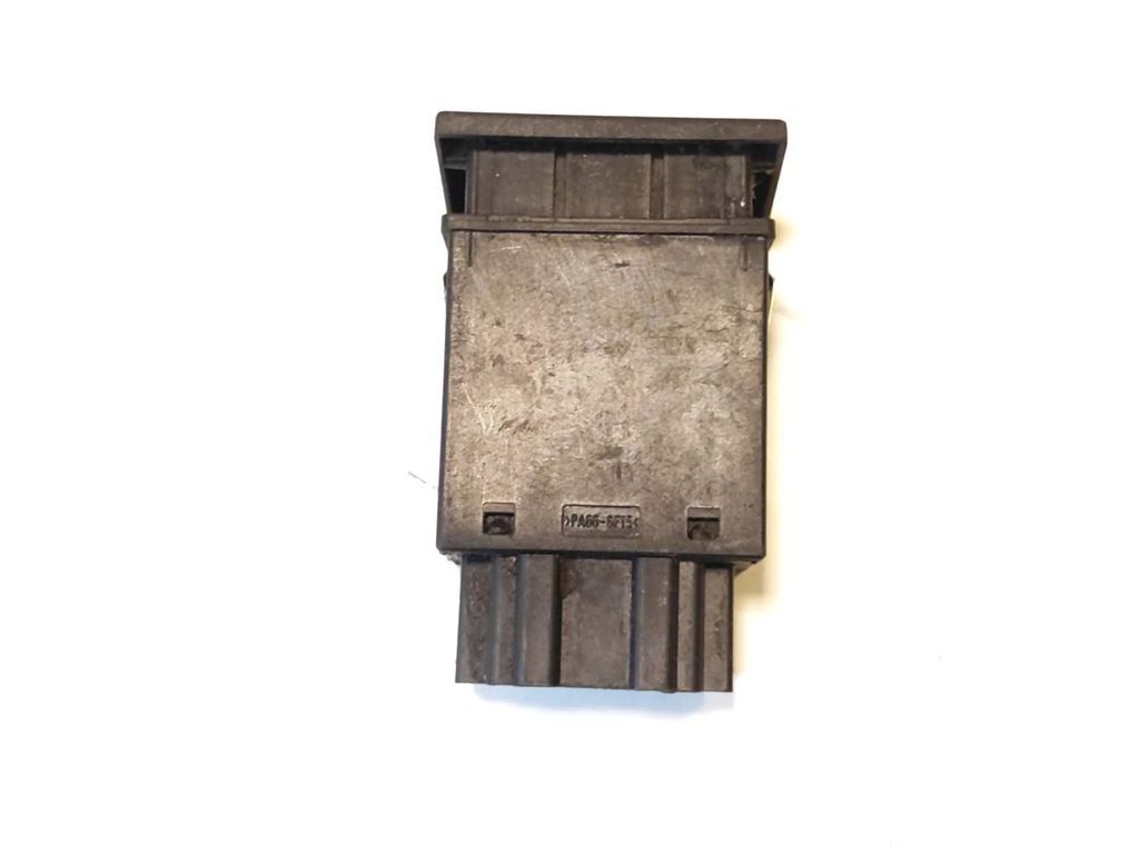 Skoda Octavia Mk2 (1Z) 2007 Diesel Fuel tank opening switch 1J0959833C 