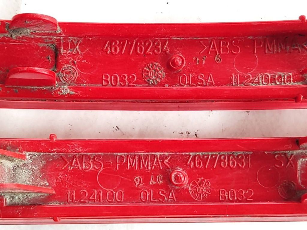 Alfa Romeo 147 Facelift 2005 rear bumper light reflector 46778631 