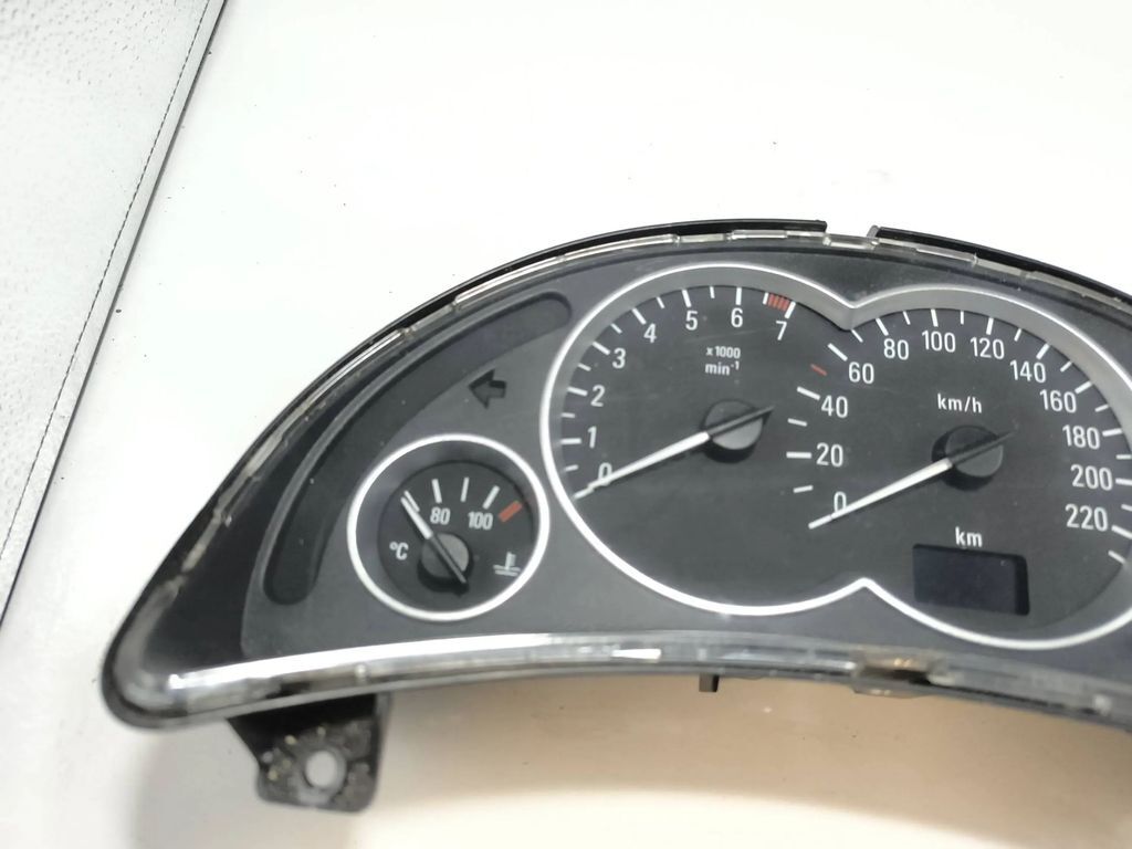 Opel Tigra B 1.4i 2005 LHD Petrol speedometer instrument cluster 13173364WW 