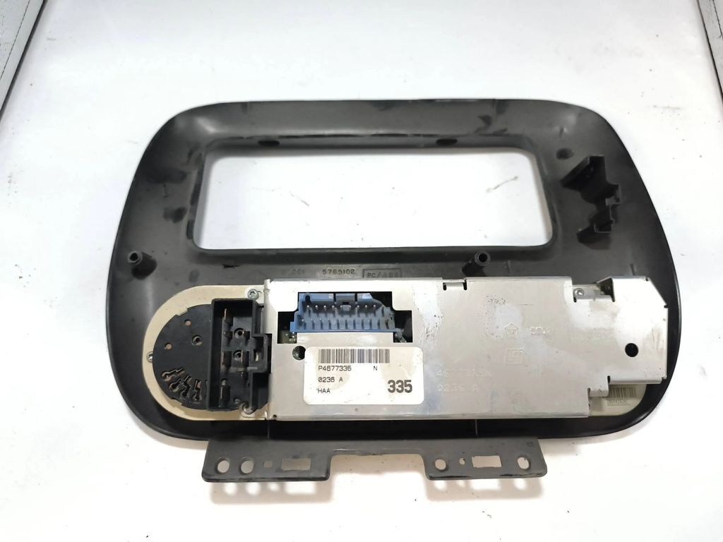 Chrysler Voyager 3.8i 1998 AC Climate control unit module P4677335 