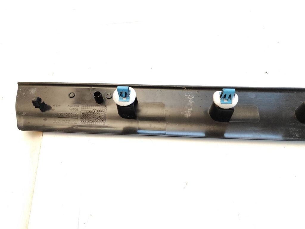 Volvo S60 2012 Front right sill trim cover 31306758 