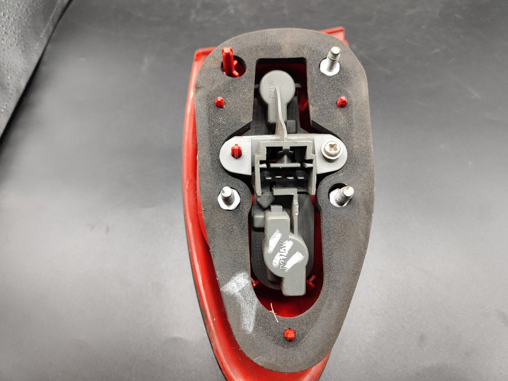 Alfa Romeo 147 1.9JTD 140HP 16V 2004 LHD Rear Right Taillight Lamp 46556347