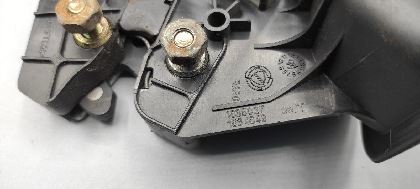 Alfa Romeo 156 SW 2.4JTD 110kW 2002 Rear Seat Lock Latch 1835027 1834849