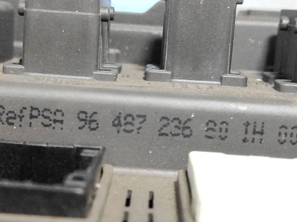 Peugeot 607 2.2i 2002 Fuse SAM Unit module 9648723680 