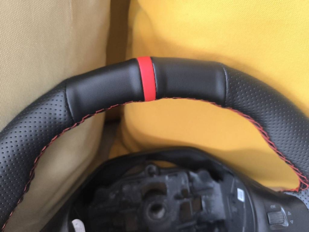 Peugeot 208 2013 Steering wheel 96750123ZD / Red Stitch / Red Marker