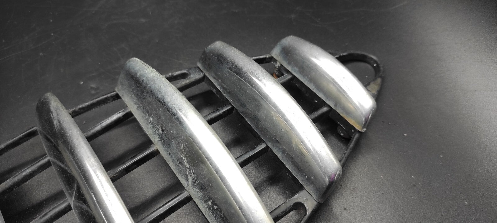 Alfa Romeo 147 1.9JTD 103kW 16V 2003 Front Bumper Center Grill 46556597