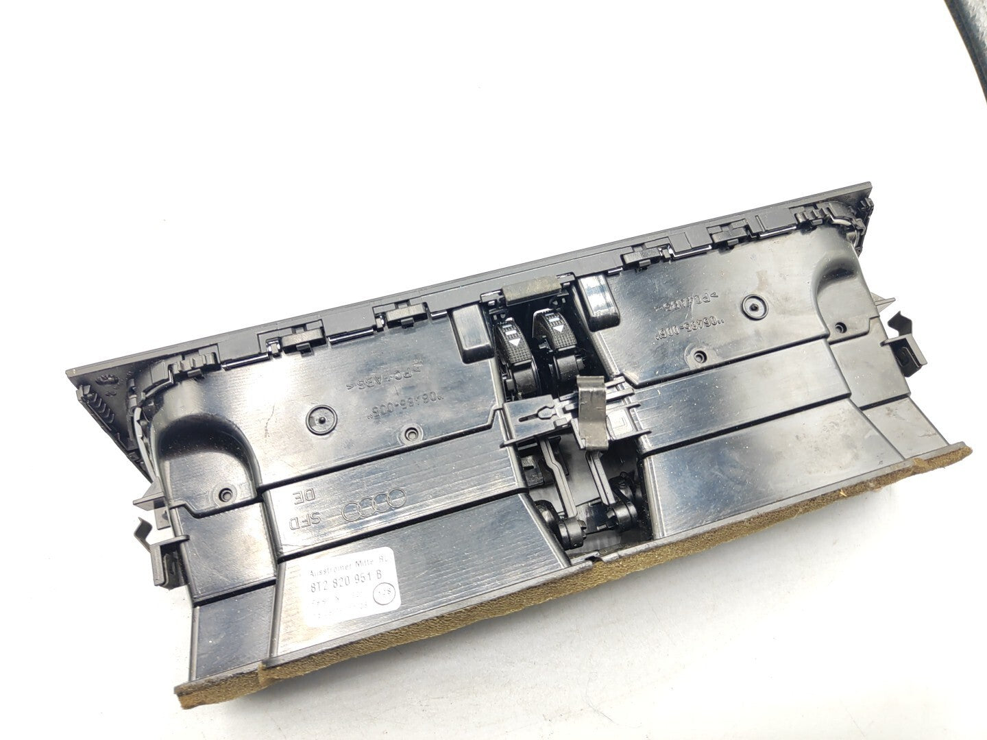 Audi A5 8T 3.0TDI 2008 Front Panel Dash Center Air Vent 8T2820951B