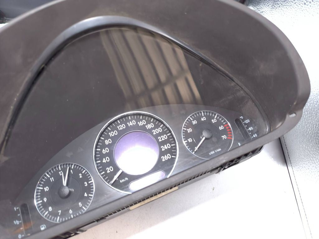 A2095403111 Mercedes-Benz CLK A209 C209 speedometer instrument cluster 