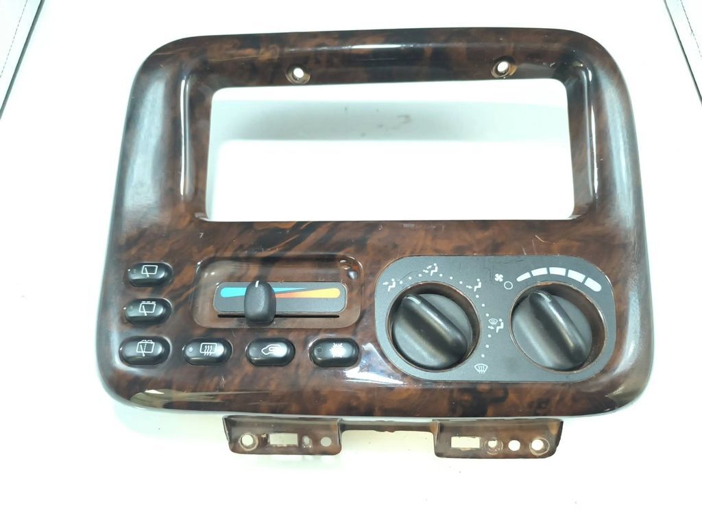 Chrysler Voyager 3.8i 1998 AC Climate control unit module P4677356AB 