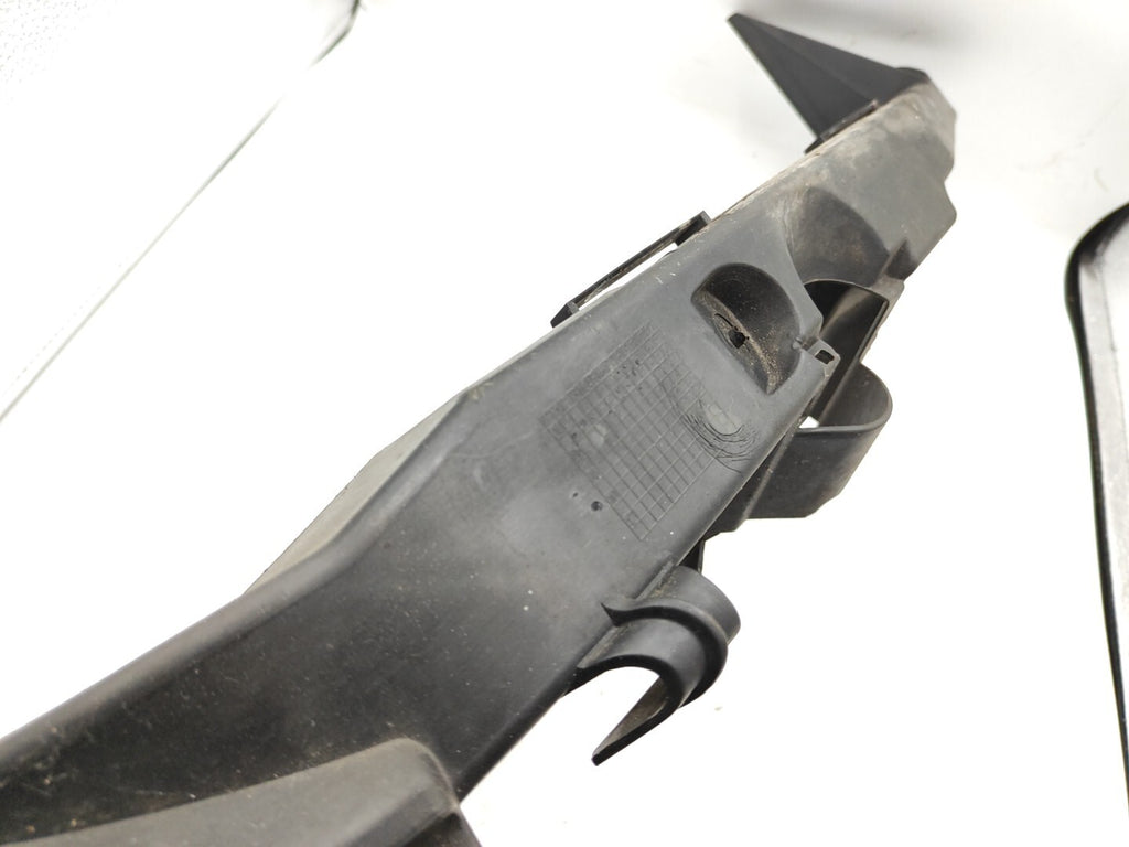 BMW E90 E91 330D 170kW 2006 Front Right Headlight Bracket 7116708 51647116708