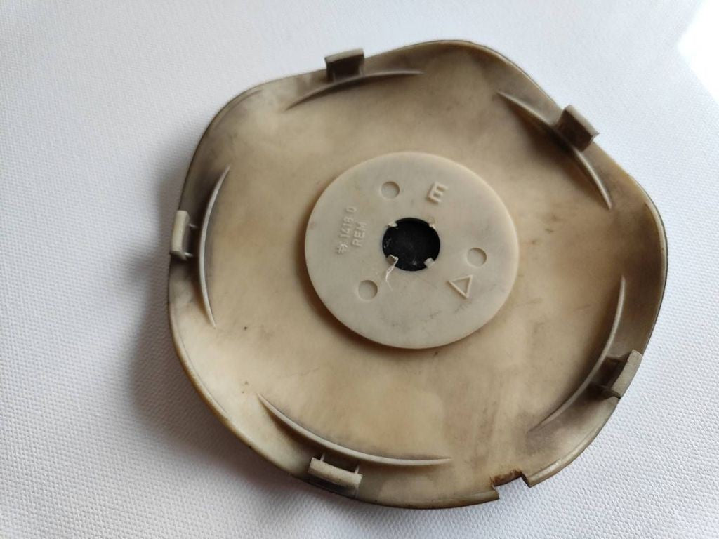 Toyota Avensis T220 2001 Original wheel cap 14180REM 14180