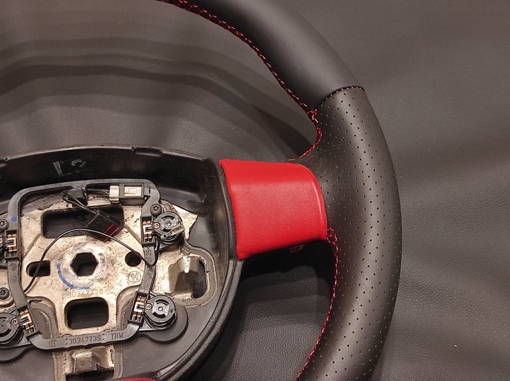 Ford Focus MK2 2008 Steering wheel 30347728 NEW LEATHER / REFURBISHED