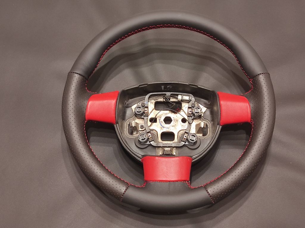 Ford Focus MK2 2008 Steering wheel 30347728 NEW LEATHER / REFURBISHED