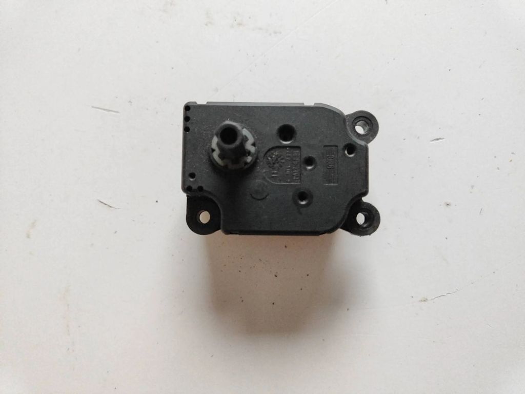 Ford Mondeo Mk III 2002 Air heater flap actuator motor 1S7H19E616AA 