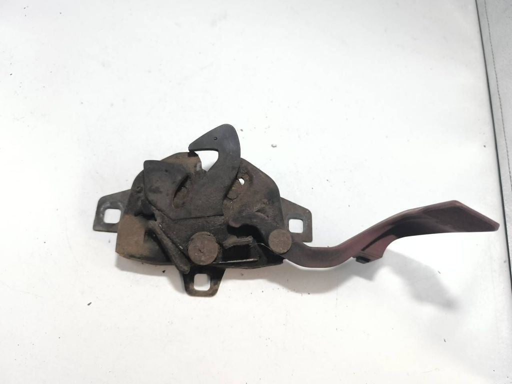 Alfa Romeo 147 1.6TS 77kW 2000 bonnet hood lock catch 