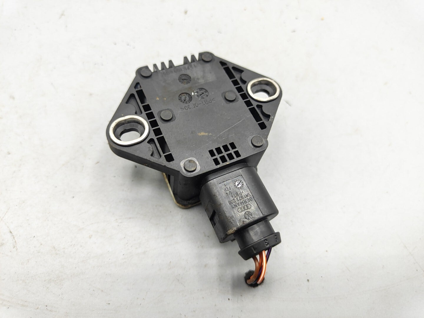 Audi A4 B8 Diesel Estate 2012 ESP Yaw Rate Sensor 8K0907637C