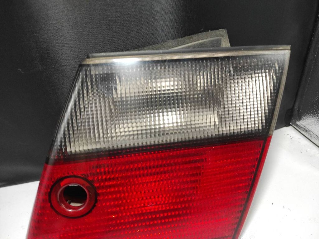 Saab 9-5 2.0T 110kW Petrol 2000 LHD Saloon Rear tailgate tail light lamp 