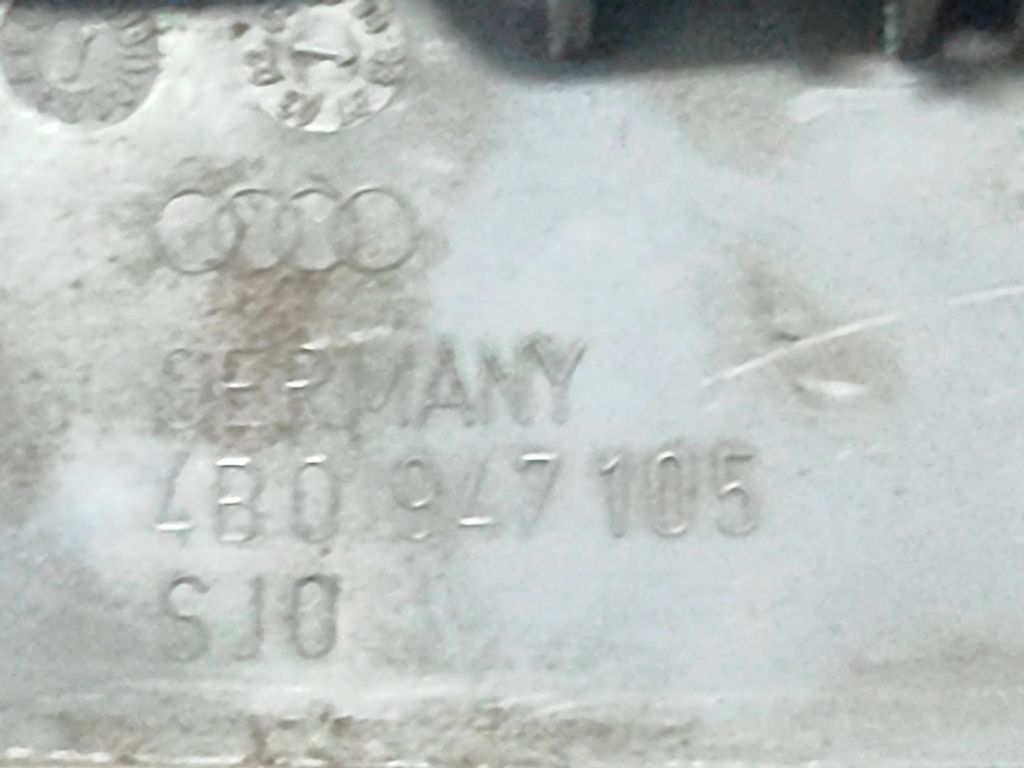 Audi A6 S6 C5 4B 2002 front seat reading dome light 4B0947105 