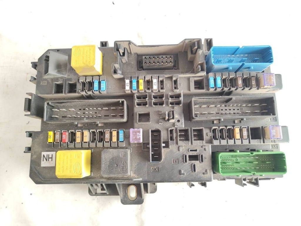 Opel Zafira B 2006 Fuse module 13220829 