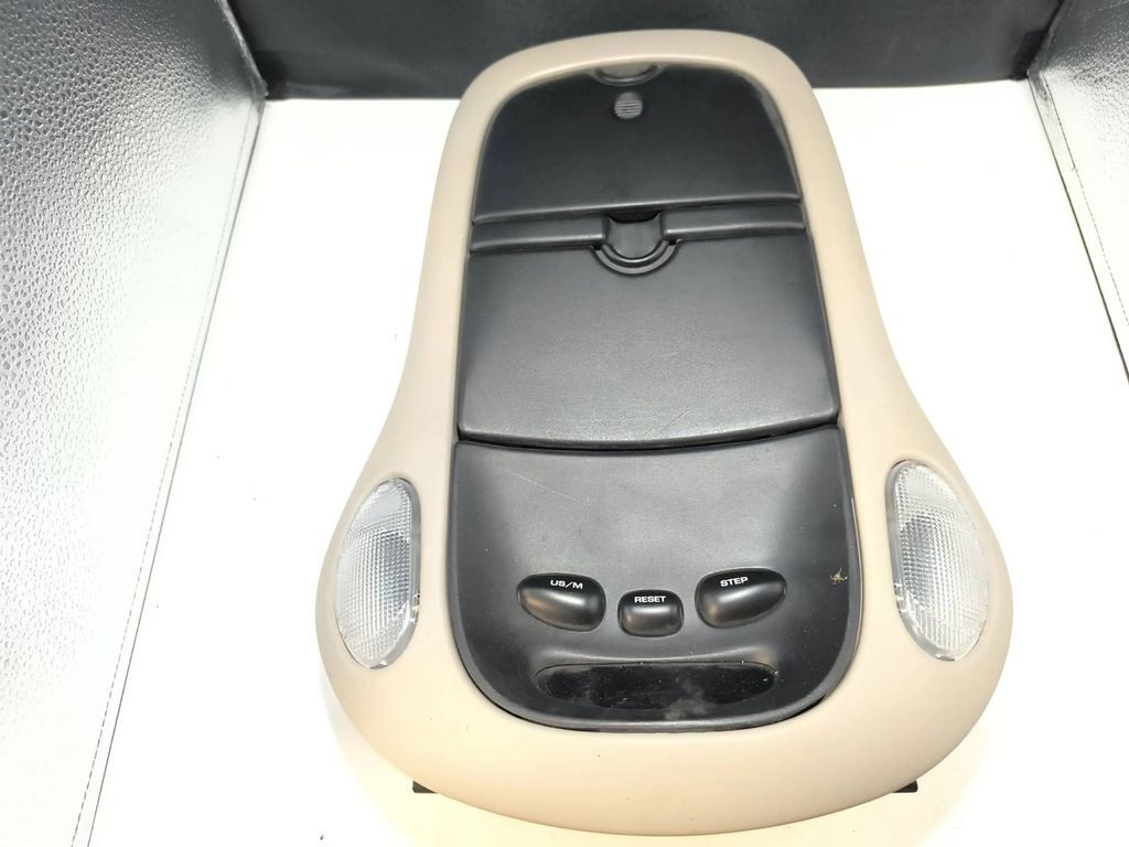 Chrysler Voyager 3.8i 1998 front seat reading dome light 0J36TRM 
