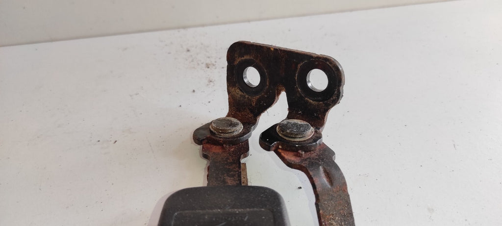 Peugeot 607 3.0i V6 2002 Petrol Rear Interior Seat Safety Seatbelt Buckle